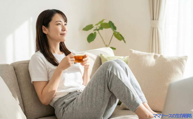 退職後に自宅でリラックスして安らぐ私服姿の日本人女性